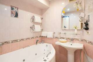 Гостиница МосУз центр Москва Номер-студия с кроватью размера «king-size»-13